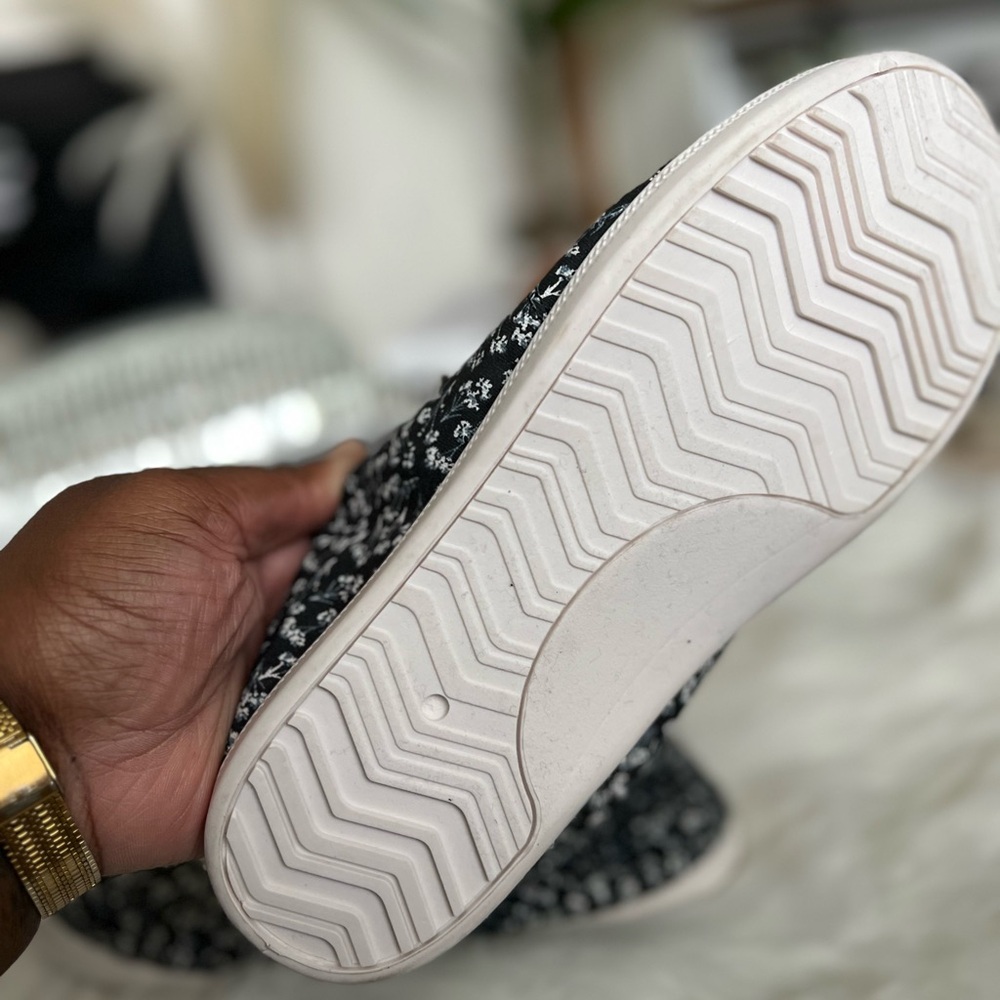 TORRID Riley Ruched Sneaker WW~NWT - Picture 11 of 13
